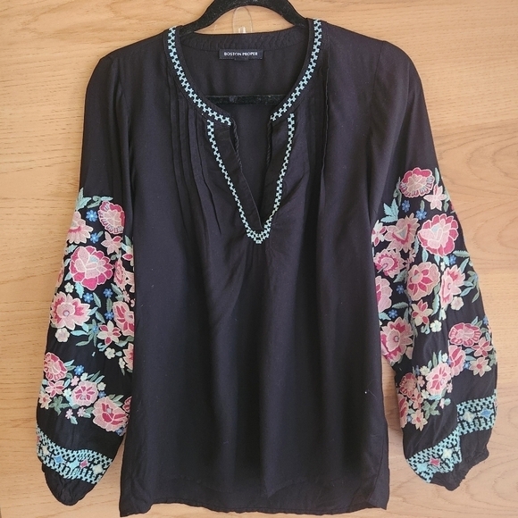 GORGEOUS BOSTON PROPER EMBROIDERED BALLOON SLEEVE V NECK BLOUSE - LIKE NEW - Picture 4 of 5
